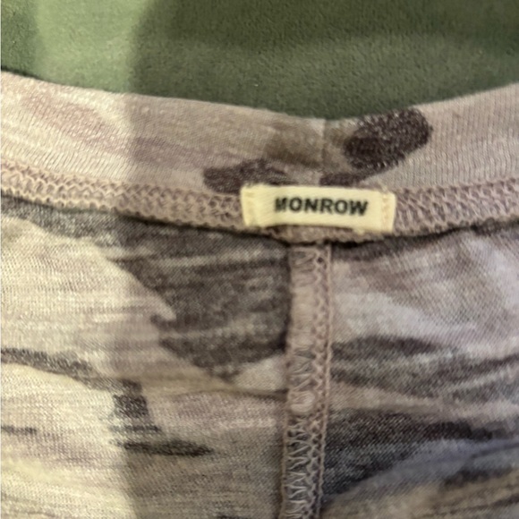 Monrow Women’s Camo t shirt - Picture 3 of 3